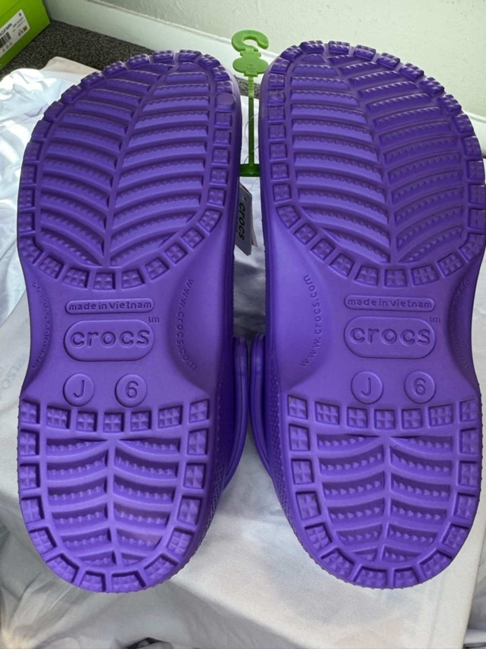 CROCS Kids Classic Clog in Bright Purple - Picture 3 of 3